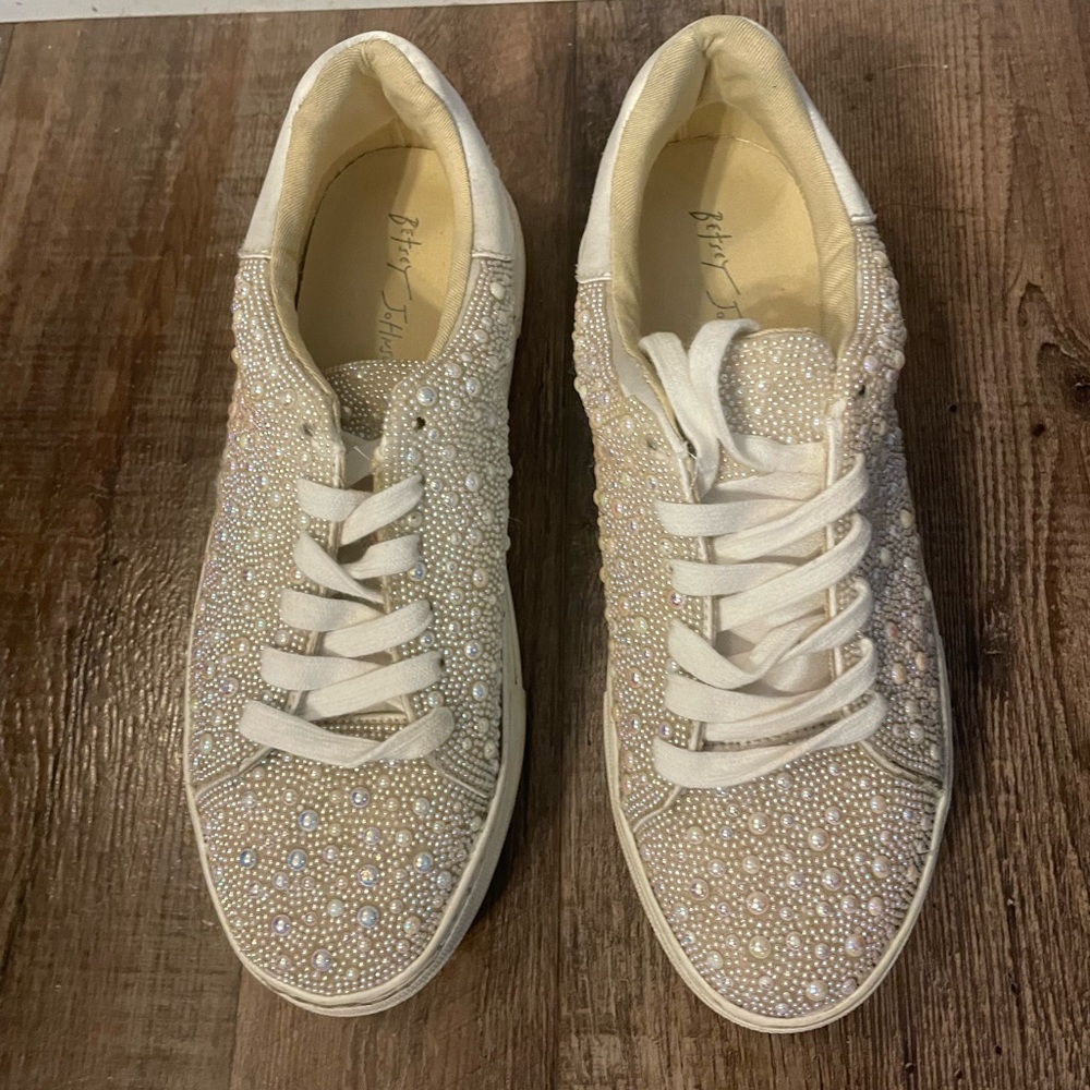 Women’s Sparkly Sneaker